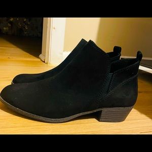 Women’s ankle height boots